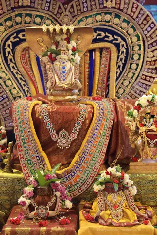 https://nithyananda.org/sites/default/files/photo-gallery/2018-08Aug-31-nithyananda-diary_bengaluru-aadheenam_uttamotama-seva-meenakshi-archana_7T9A3843.jpg?1536732931