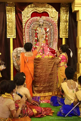 https://nithyananda.org/sites/default/files/photo-gallery/2018-08Aug-31-nithyananda-diary_bengaluru-aadheenam_uttamotama-seva-meenakshi-archana_7T9A3861.jpg?1536732931