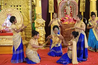 https://nithyananda.org/sites/default/files/photo-gallery/2018-08Aug-31-nithyananda-diary_bengaluru-aadheenam_uttamotama-seva-meenakshi-archana_7T9A3978.jpg?1536733426