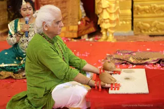https://nithyananda.org/sites/default/files/photo-gallery/2018-08Aug-31-nithyananda-diary_bengaluru-aadheenam_uttamotama-seva-meenakshi-archana_7T9A4020.jpg?1536733427