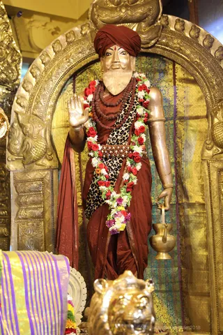 https://nithyananda.org/sites/default/files/photo-gallery/2018-08Aug-31-nithyananda-diary_bengaluru-aadheenam_uttamotama-seva-meenakshi-archana_7T9A4038.jpg?1536733427