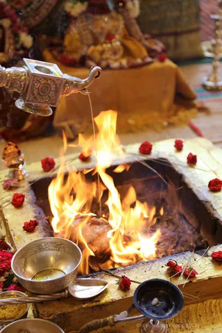 https://nithyananda.org/sites/default/files/photo-gallery/2018-08Aug-31-nithyananda-diary_bengaluru-aadheenam_uttamotama-seva-meenakshi-archana_7T9A4044.jpg?1536733428
