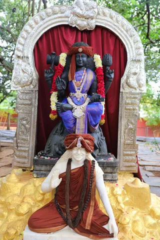 https://nithyananda.org/sites/default/files/photo-gallery/2018-08Aug-31-nithyananda-diary_bengaluru-aadheenam_uttamotama-seva-meenakshi-archana_7T9A4058.jpg?1536733428
