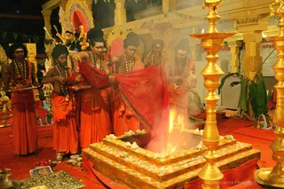 http://nithyananda.org/sites/default/files/photo-gallery/2018-09Sep-11-nithyananda-diary_bengaluru-aadheenam_uttamotama-seva_IMG_9128.JPG