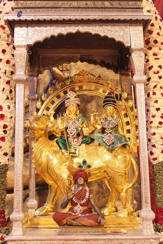 http://nithyananda.org/sites/default/files/photo-gallery/2018-09Sep-14-nithyananda-diary_bengaluru-aadheenam_uttamotama-seva_IMG_4496.JPG