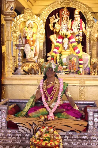 http://nithyananda.org/sites/default/files/photo-gallery/2018-09Sep-14-nithyananda-diary_bengaluru-aadheenam_uttamotama-seva_IMG_4653.JPG