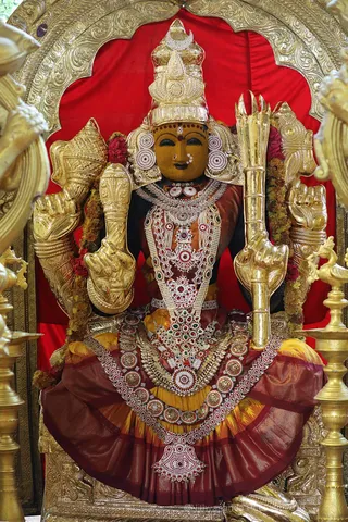 http://nithyananda.org/sites/default/files/photo-gallery/2018-09Sep-15-nithyananda-diary_bengaluru-aadheenam_uttamotama-seva_7T9A4765.JPG