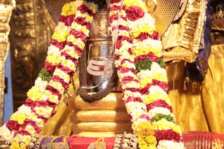 http://nithyananda.org/sites/default/files/photo-gallery/2018-09Sep-17-nithyananda-diary_bengaluru-aadheenam_uttamotama-seva_7T9A5166.JPG