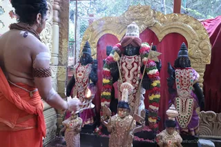 http://nithyananda.org/sites/default/files/photo-gallery/2018-09Sep-18-nithyananda-diary_bengaluru-aadheenam_uttamotama-seva_7T7A5429.JPG