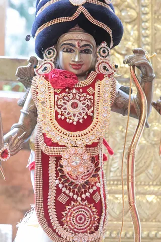 http://nithyananda.org/sites/default/files/photo-gallery/2018-09Sep-19-nithyananda-diary_bengaluru-aadheenam_uttamotama-seva_7T7A5711.JPG