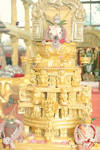 http://nithyananda.org/sites/default/files/photo-gallery/2018-09Sep-23-nithyananda-diary_bengaluru-aadheenam_uttamotama-seva_7T7A6637.JPG