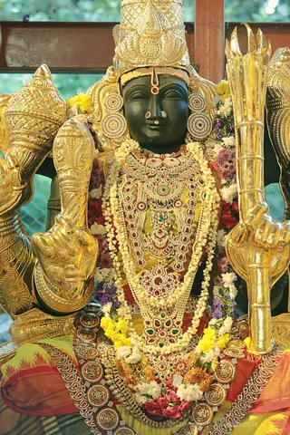 http://nithyananda.org/sites/default/files/photo-gallery/2018-09Sep-25-nithyananda-diary_bengaluru-aadheenam_uttamotama-seva_7T9A7028.JPG