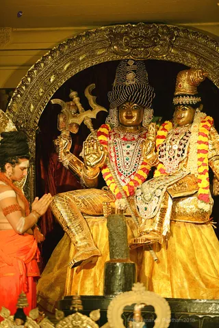 http://nithyananda.org/sites/default/files/photo-gallery/2018-09Sep-25-nithyananda-diary_bengaluru-aadheenam_uttamotama-seva_7T9A7034.JPG