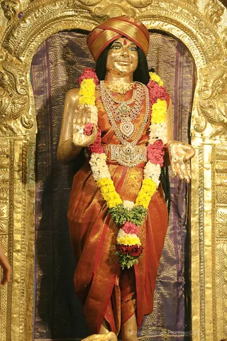 http://nithyananda.org/sites/default/files/photo-gallery/2018-09Sep-26-nithyananda-diary_bengaluru-aadheenam_uttamotama-seva_7T9A7183.JPG
