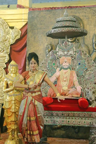 http://nithyananda.org/sites/default/files/photo-gallery/2018-10Oct-01-nithyananda-diary_bengaluru-aadheenam_uttamotama-seva_7T7A8478.JPG