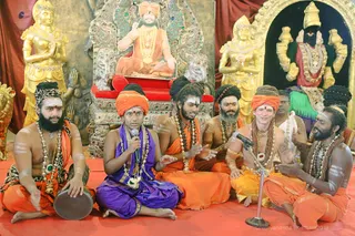 http://nithyananda.org/sites/default/files/photo-gallery/2018-10Oct-01-nithyananda-diary_bengaluru-aadheenam_uttamotama-seva_7T7A8501.JPG