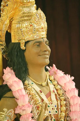 http://nithyananda.org/sites/default/files/photo-gallery/2018-10Oct-01-nithyananda-diary_bengaluru-aadheenam_uttamotama-seva_7T9A8491.JPG
