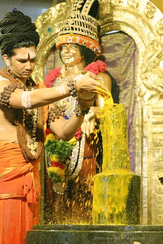 http://nithyananda.org/sites/default/files/photo-gallery/2018-10Oct-01-nithyananda-diary_bengaluru-aadheenam_uttamotama-seva_7T9A8500.JPG