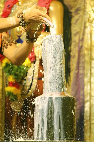 http://nithyananda.org/sites/default/files/photo-gallery/2018-10Oct-01-nithyananda-diary_bengaluru-aadheenam_uttamotama-seva_7T9A8508.JPG