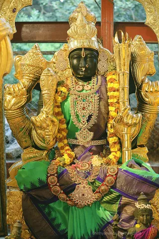 http://nithyananda.org/sites/default/files/photo-gallery/2018-10Oct-01-nithyananda-diary_bengaluru-aadheenam_uttamotama-seva_7T9A8543.JPG