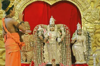 http://nithyananda.org/sites/default/files/photo-gallery/2018-10Oct-01-nithyananda-diary_bengaluru-aadheenam_uttamotama-seva_7T9A8579.JPG