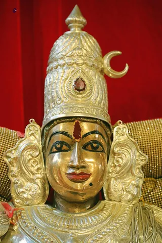 http://nithyananda.org/sites/default/files/photo-gallery/2018-10Oct-01-nithyananda-diary_bengaluru-aadheenam_uttamotama-seva_7T9A8589.JPG