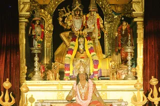 http://nithyananda.org/sites/default/files/photo-gallery/2018-10Oct-01-nithyananda-diary_bengaluru-aadheenam_uttamotama-seva_7T9A8595.JPG