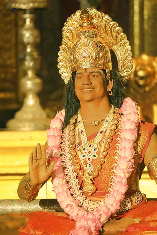 http://nithyananda.org/sites/default/files/photo-gallery/2018-10Oct-01-nithyananda-diary_bengaluru-aadheenam_uttamotama-seva_7T9A8602.JPG