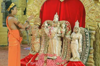 http://nithyananda.org/sites/default/files/photo-gallery/2018-10Oct-01-nithyananda-diary_bengaluru-aadheenam_uttamotama-seva_7T9A8610.JPG