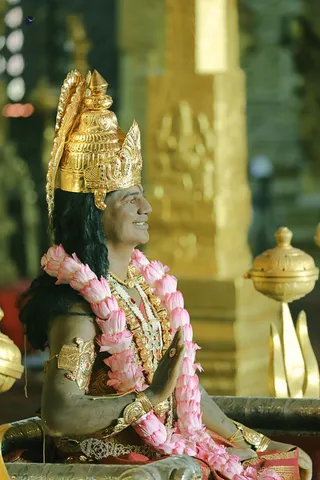 http://nithyananda.org/sites/default/files/photo-gallery/2018-10Oct-01-nithyananda-diary_bengaluru-aadheenam_uttamotama-seva_7T9A8634.JPG