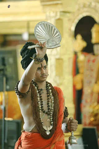 http://nithyananda.org/sites/default/files/photo-gallery/2018-10Oct-01-nithyananda-diary_bengaluru-aadheenam_uttamotama-seva_7T9A8662.JPG