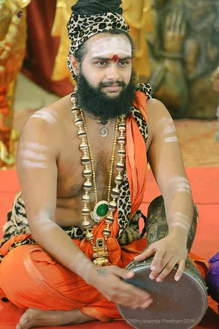 http://nithyananda.org/sites/default/files/photo-gallery/2018-10Oct-01-nithyananda-diary_bengaluru-aadheenam_uttamotama-seva_7T9A8702.JPG