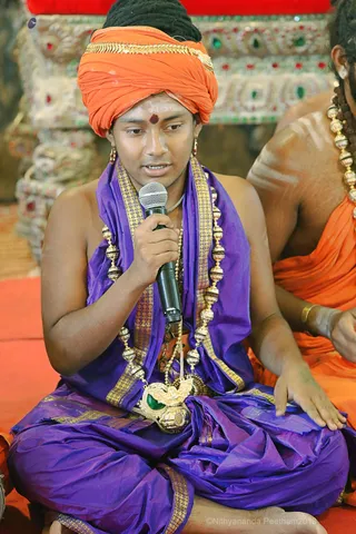 http://nithyananda.org/sites/default/files/photo-gallery/2018-10Oct-01-nithyananda-diary_bengaluru-aadheenam_uttamotama-seva_7T9A8703.JPG