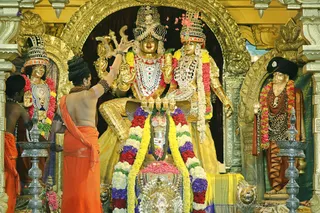 http://nithyananda.org/sites/default/files/photo-gallery/2018-10Oct-01-nithyananda-diary_bengaluru-aadheenam_uttamotama-seva_7T9A8706.JPG