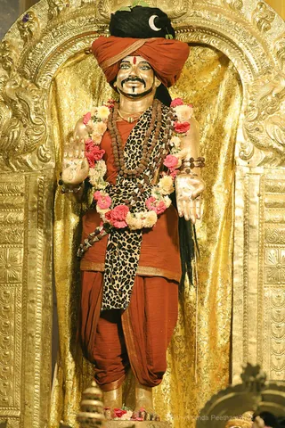 http://nithyananda.org/sites/default/files/photo-gallery/2018-10Oct-02-nithyananda-diary_bengaluru-aadheenam_uttamotama-seva_7T9A8879.JPG