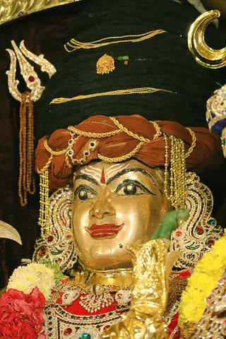 http://nithyananda.org/sites/default/files/photo-gallery/2018-10Oct-02-nithyananda-diary_bengaluru-aadheenam_uttamotama-seva_7T9A8903.JPG