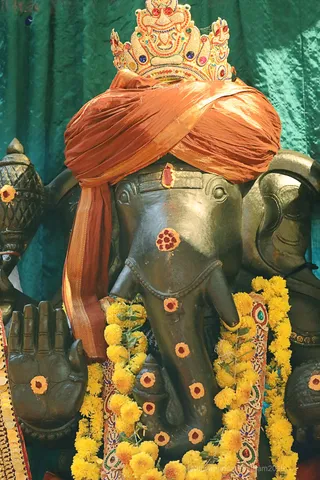 http://nithyananda.org/sites/default/files/photo-gallery/2018-10Oct-03-nithyananda-diary_bengaluru-aadheenam_uttamotama-seva_7T9A9110.JPG