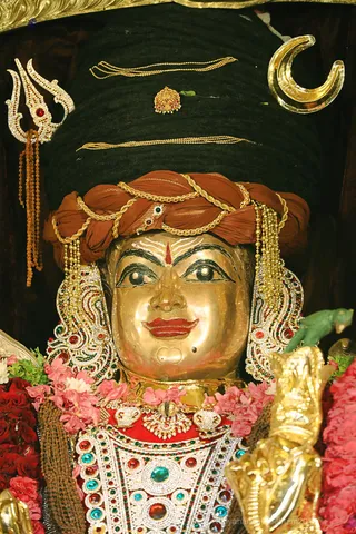 http://nithyananda.org/sites/default/files/photo-gallery/2018-10Oct-03-nithyananda-diary_bengaluru-aadheenam_uttamotama-seva_7T9A9266.JPG