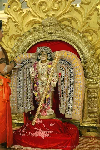 http://nithyananda.org/sites/default/files/photo-gallery/2018-10Oct-04-nithyananda-diary_bengaluru-aadheenam_uttamotama-seva_7T7A8727.JPG