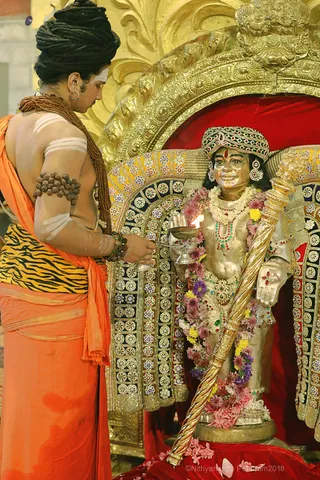 http://nithyananda.org/sites/default/files/photo-gallery/2018-10Oct-04-nithyananda-diary_bengaluru-aadheenam_uttamotama-seva_7T9A9537.JPG
