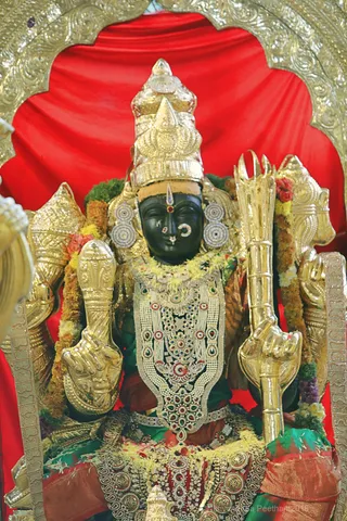 http://nithyananda.org/sites/default/files/photo-gallery/2018-10Oct-05-nithyananda-diary_bengaluru-aadheenam_uttamotama-seva_7T9A0378.JPG