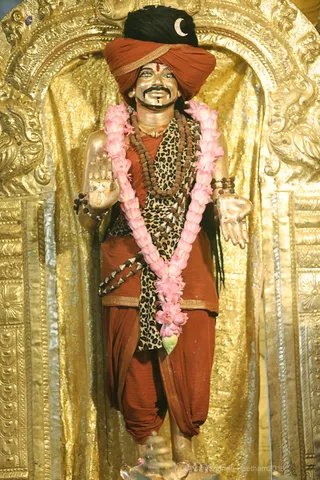 http://nithyananda.org/sites/default/files/photo-gallery/2018-10Oct-05-nithyananda-diary_bengaluru-aadheenam_uttamotama-seva_7T9A0387.JPG
