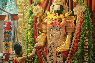 http://nithyananda.org/sites/default/files/photo-gallery/2018-10Oct-06-nithyananda-diary_bengaluru-aadheenam_uttamotama-seva_7T9A8914.JPG
