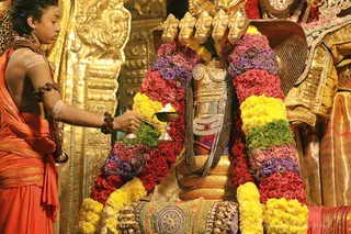 http://nithyananda.org/sites/default/files/photo-gallery/2018-10Oct-06-nithyananda-diary_bengaluru-aadheenam_uttamotama-seva_7T9A8953.JPG