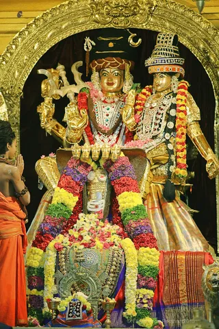 http://nithyananda.org/sites/default/files/photo-gallery/2018-10Oct-06-nithyananda-diary_bengaluru-aadheenam_uttamotama-seva_7T9A9109.JPG