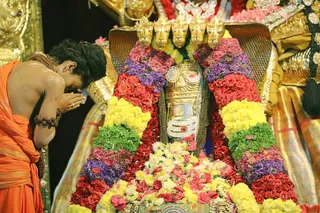 http://nithyananda.org/sites/default/files/photo-gallery/2018-10Oct-06-nithyananda-diary_bengaluru-aadheenam_uttamotama-seva_7T9A9111.JPG