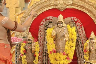 http://nithyananda.org/sites/default/files/photo-gallery/2018-10Oct-07-nithyananda-diary_bengaluru-aadheenam_uttamotama-seva_7T9A9158.JPG