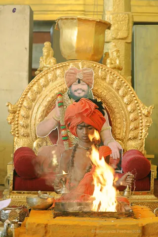 http://nithyananda.org/sites/default/files/photo-gallery/2018-10Oct-07-nithyananda-diary_bengaluru-aadheenam_uttamotama-seva_7T9A9231.JPG
