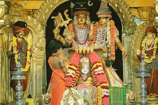 http://nithyananda.org/sites/default/files/photo-gallery/2018-10Oct-07-nithyananda-diary_bengaluru-aadheenam_uttamotama-seva_7T9A9238.JPG