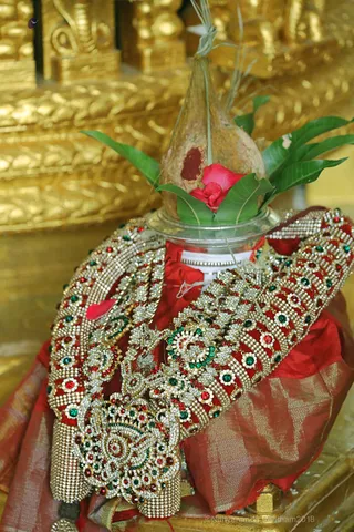 http://nithyananda.org/sites/default/files/photo-gallery/2018-10Oct-07-nithyananda-diary_bengaluru-aadheenam_uttamotama-seva_7T9A9316.JPG